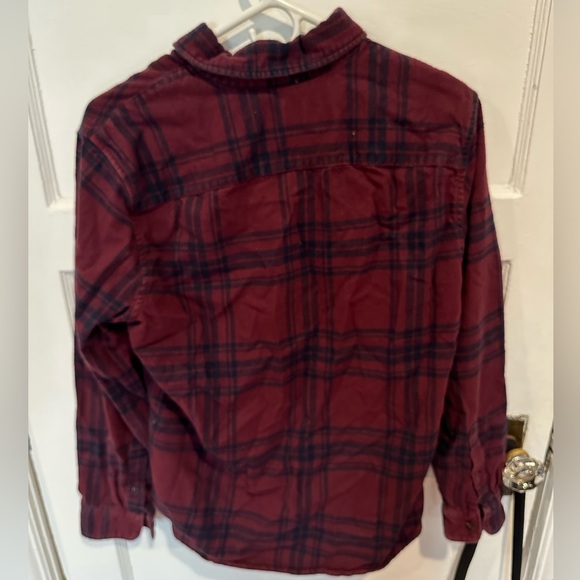 Abercrombie and Fitch softAF flannel. Burgundy color Men’s size small - Picture 3 of 3